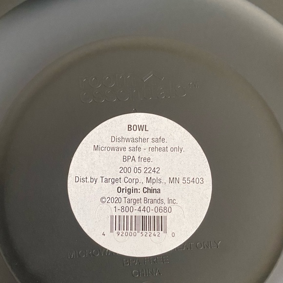 8 Piece Black Plastic 4 Plates, 4 Bowls Set - Picture 4 of 6